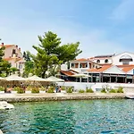 Luxury Seafront Villa, Sibenik Guest house 4*