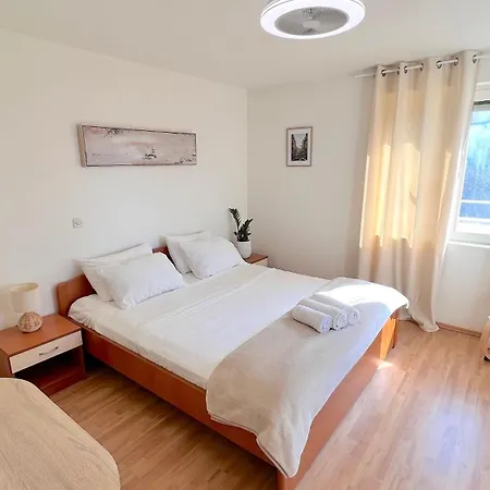 Luxury Seafront Villa, Sibenik Brodarica (Sibenik-Knin)