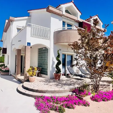 Vendégház Luxury Seafront Villa, Sibenik 4*