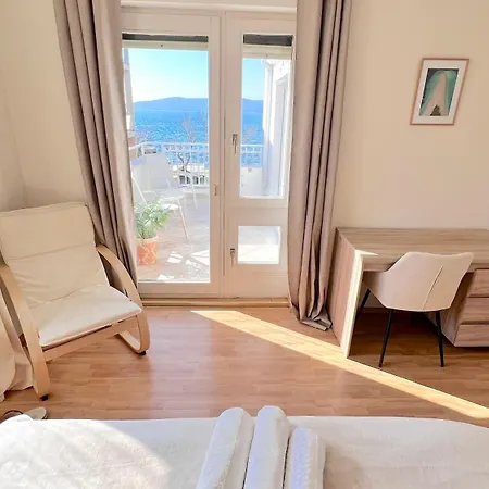 Luxury Seafront Villa, Sibenik Casa de hóspedes 4*