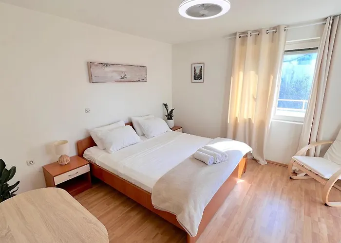 Luxury Seafront Villa, Sibenik Brodarica (Sibenik-Knin)