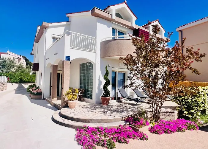 Guest house Luxury Seafront Villa, Sibenik 4*