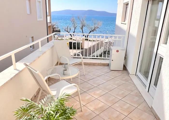Luxury Seafront Villa, Sibenik Brodarica (Sibenik-Knin)