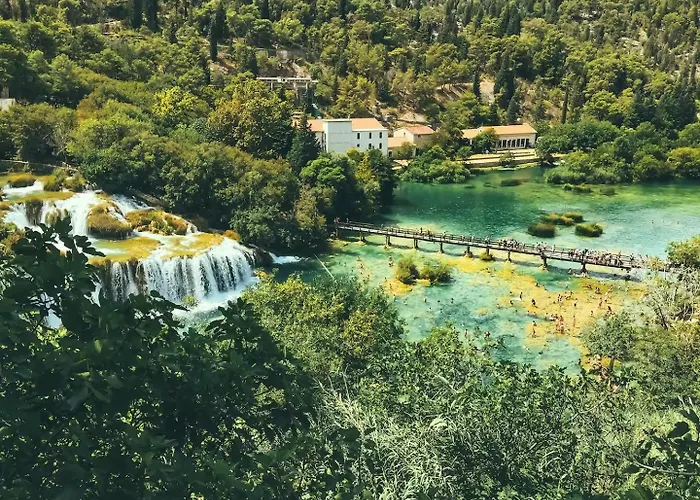 Luxury Seafront Villa, Sibenik Casa de hóspedes 4*