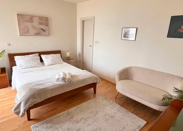 Luxury Seafront Villa, Sibenik Guest house