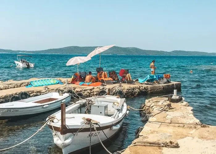 Luxury Seafront Villa, Sibenik Casa de hóspedes Brodarica (Sibenik-Knin)