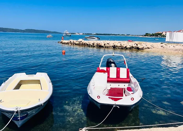 Casa de hóspedes Luxury Seafront Villa, Sibenik 4*