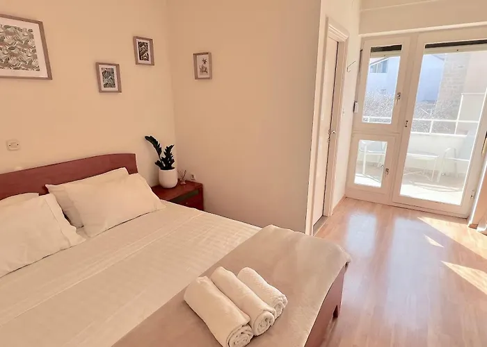 Luxury Seafront Villa, Sibenik Brodarica (Sibenik-Knin)